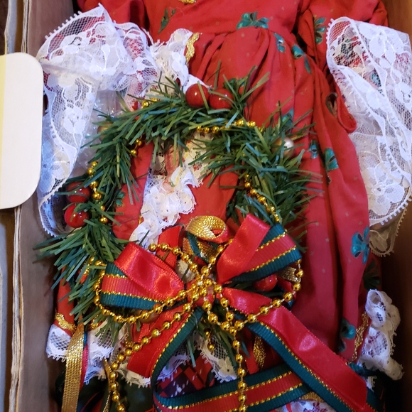 Cherise Noel Porcelain Doll - Picture 4 of 4